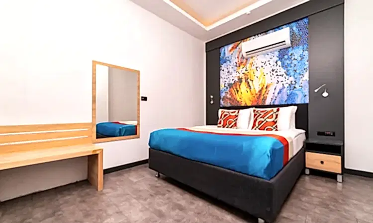Sehir Manzaralı Oda